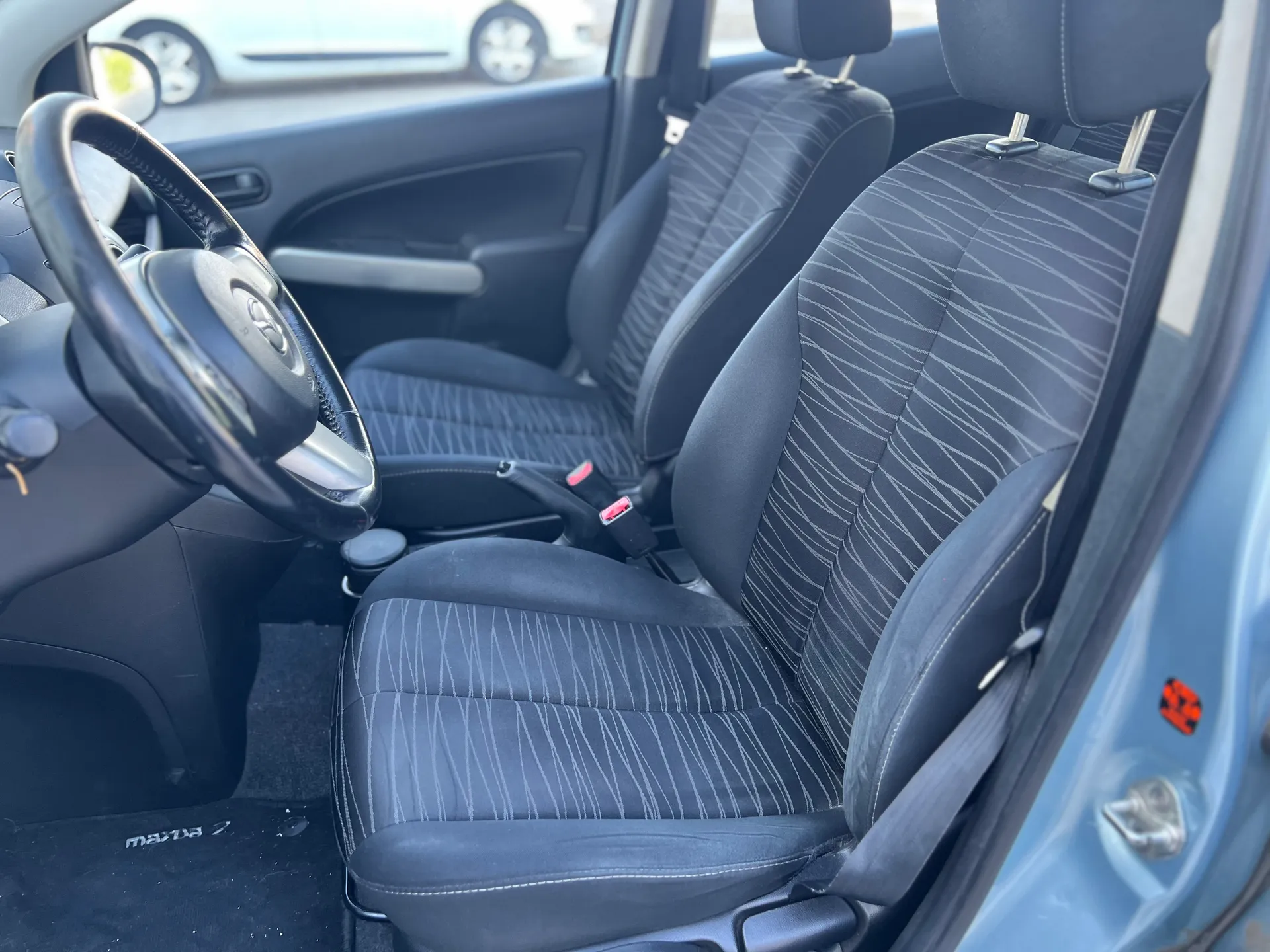 Mazda 2 - Thumbnail 8
