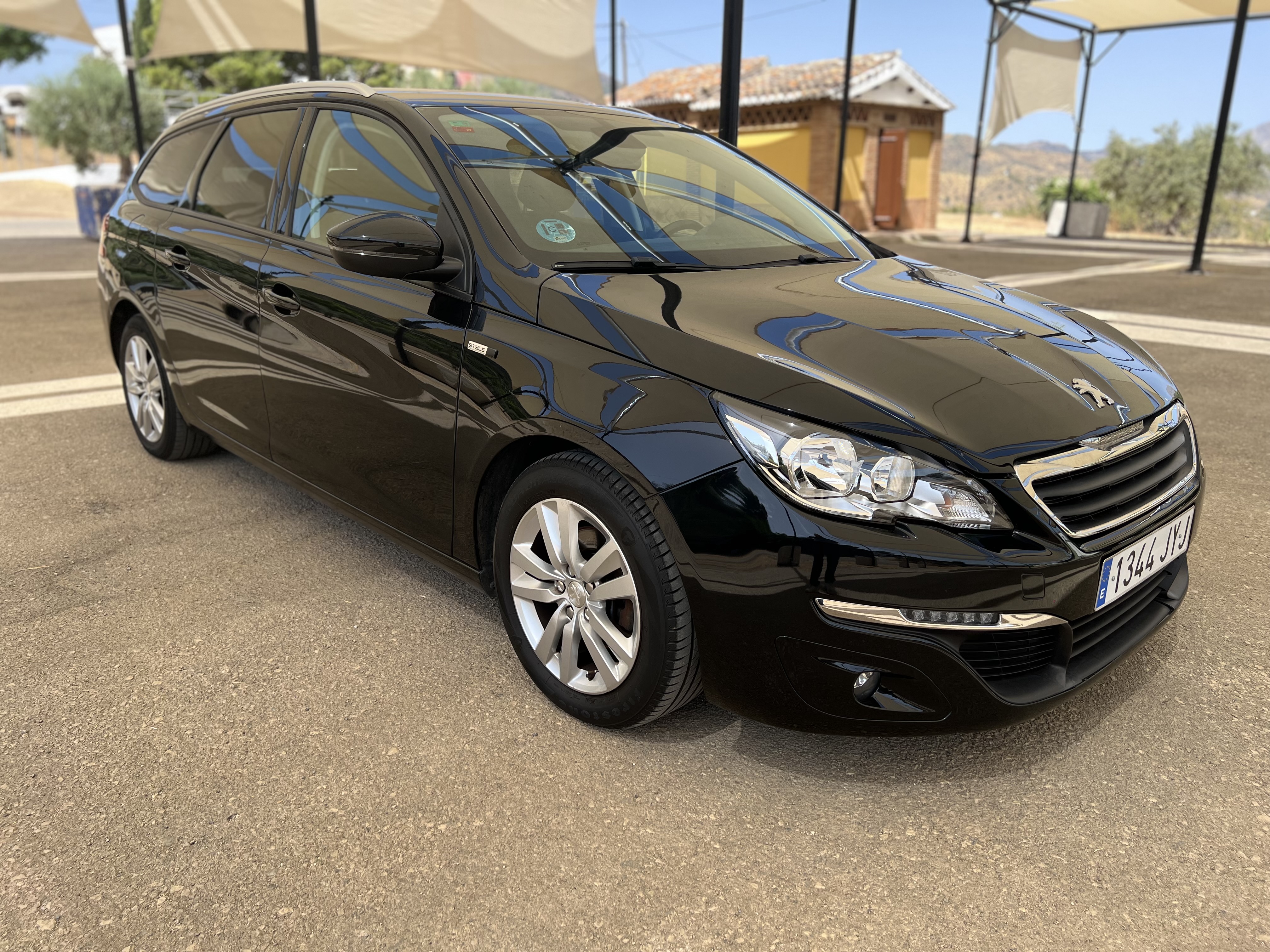 Peugeot 308 SW - Thumbnail 3