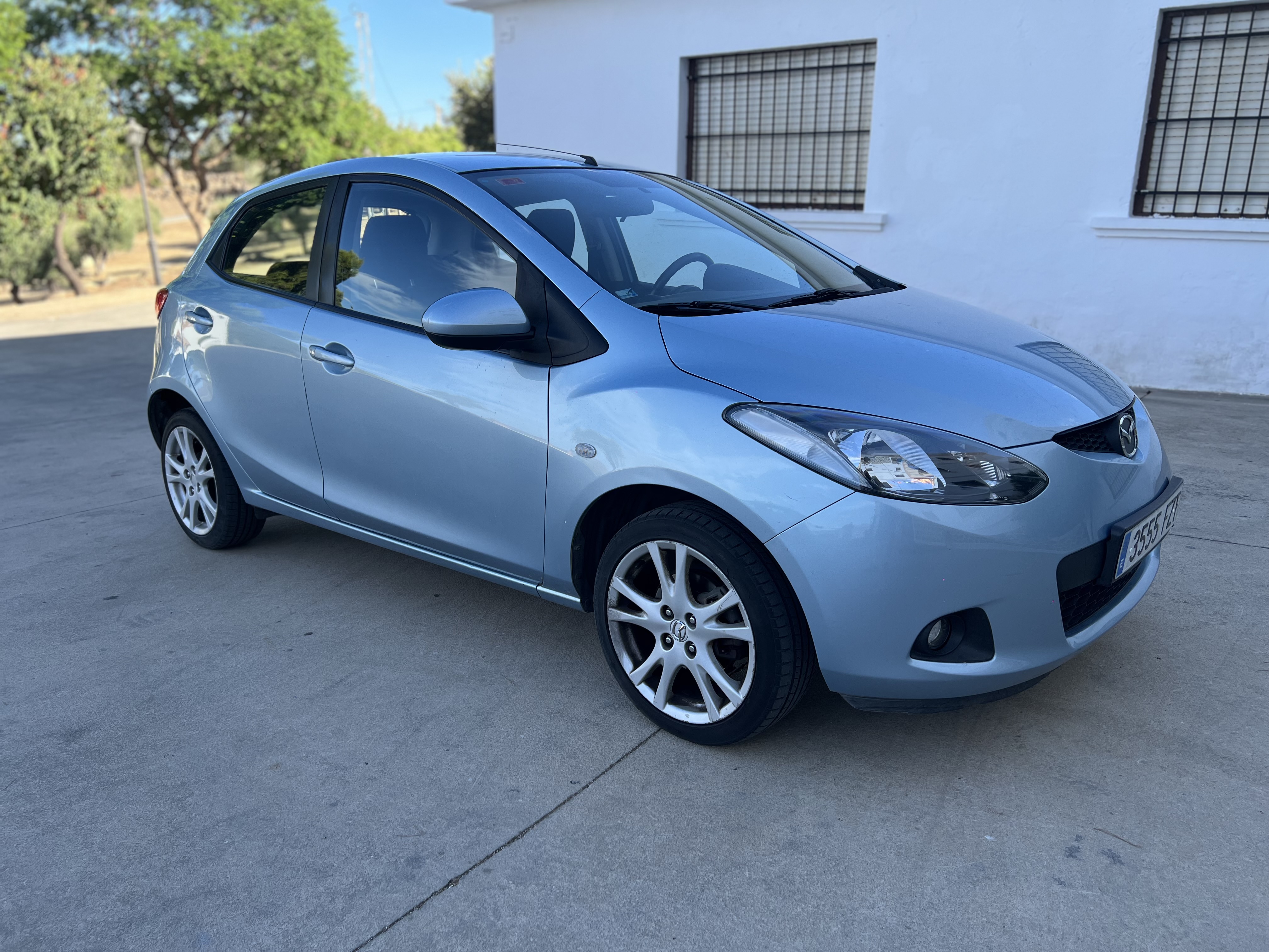 Mazda 2 - Thumbnail 3
