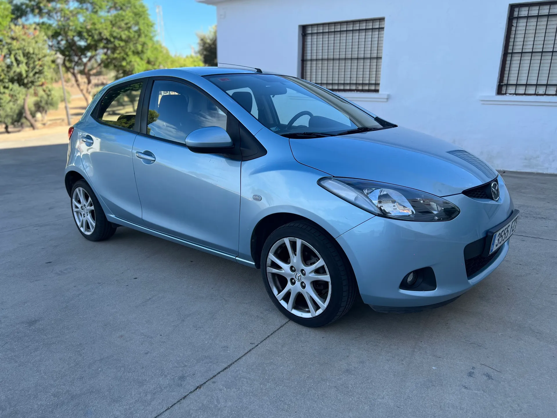 Mazda 2 - Thumbnail 3