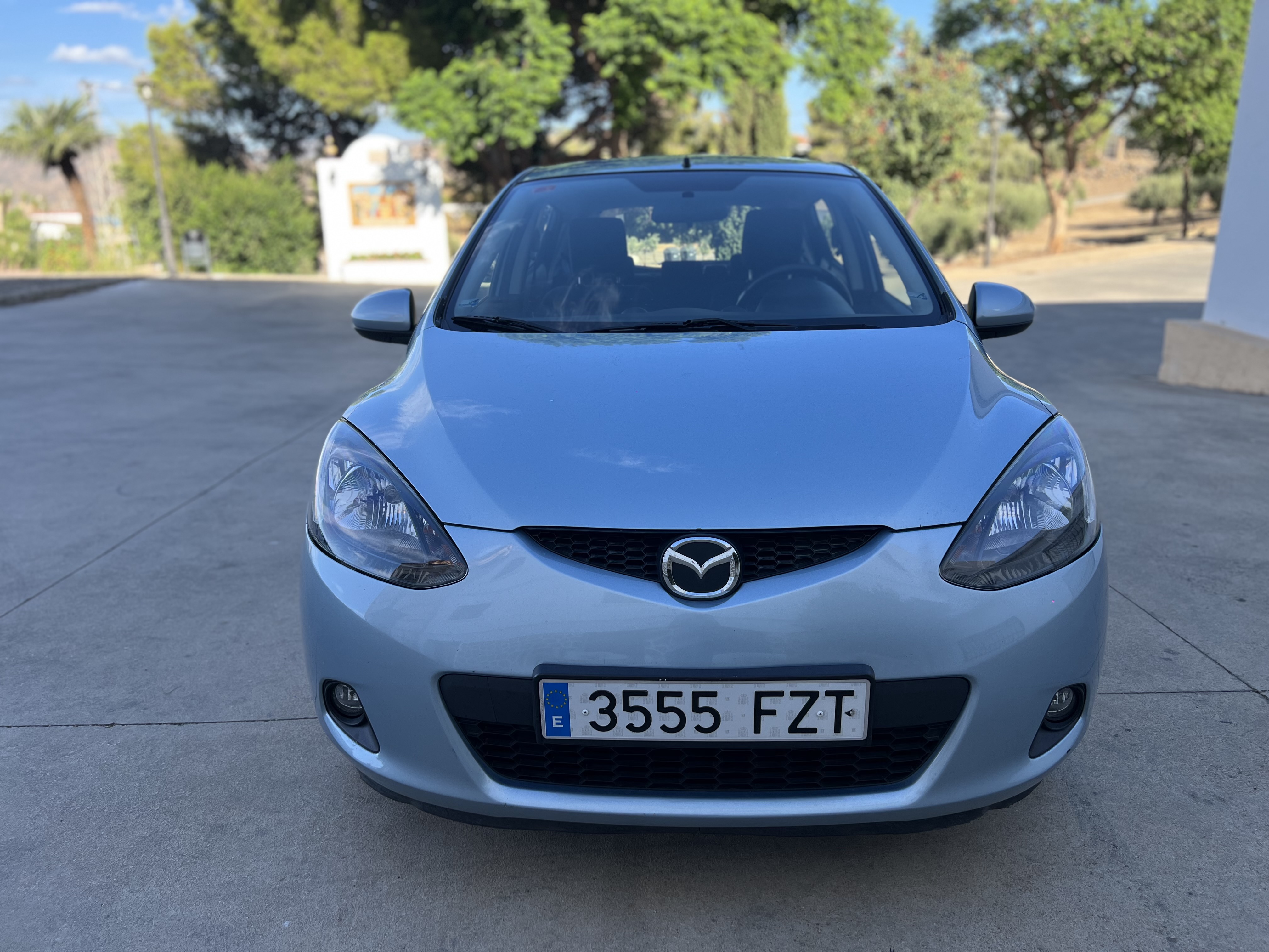 Mazda 2 - Thumbnail 2