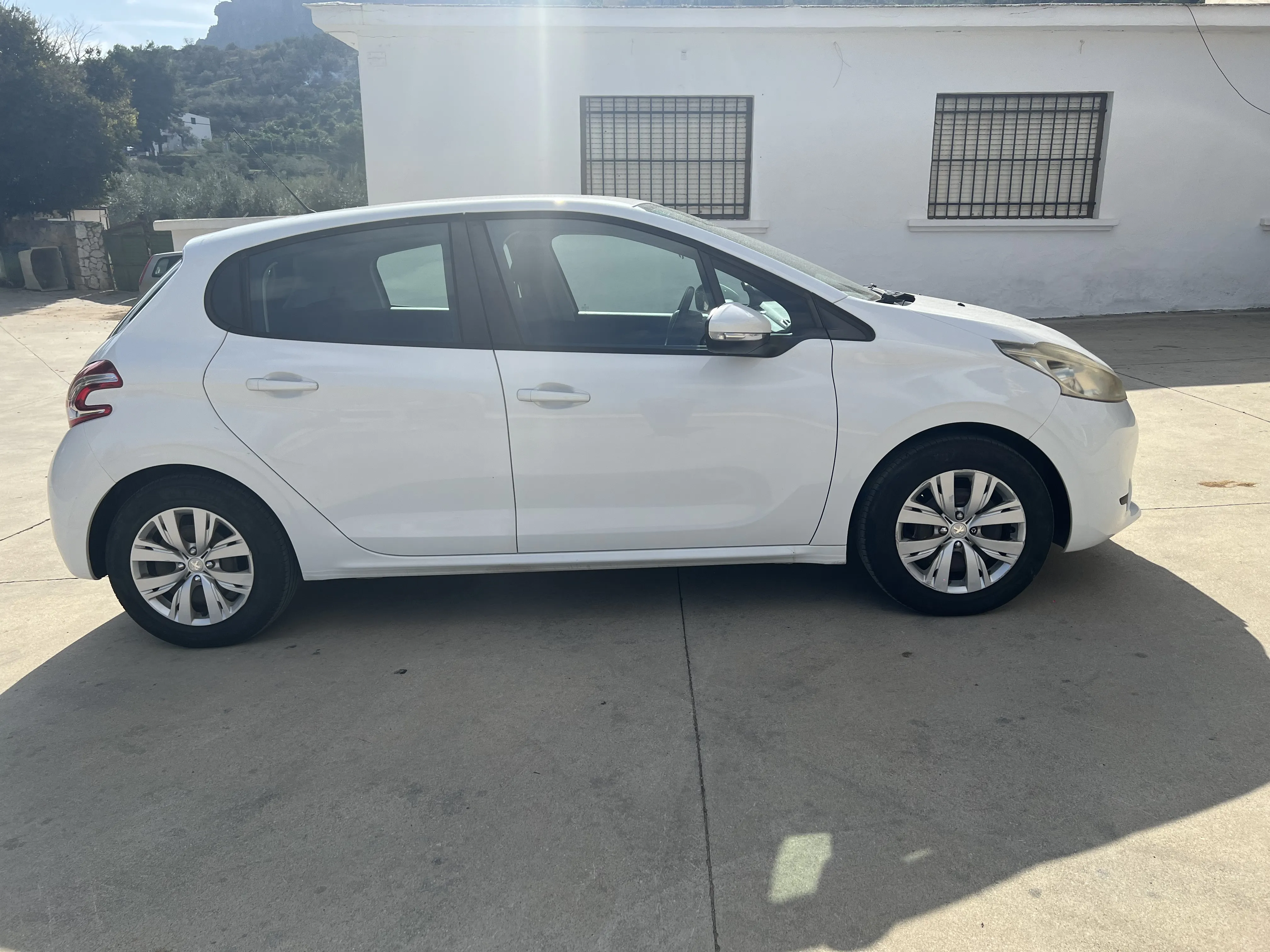 Peugeot 208 1.2 Active - Thumbnail 8