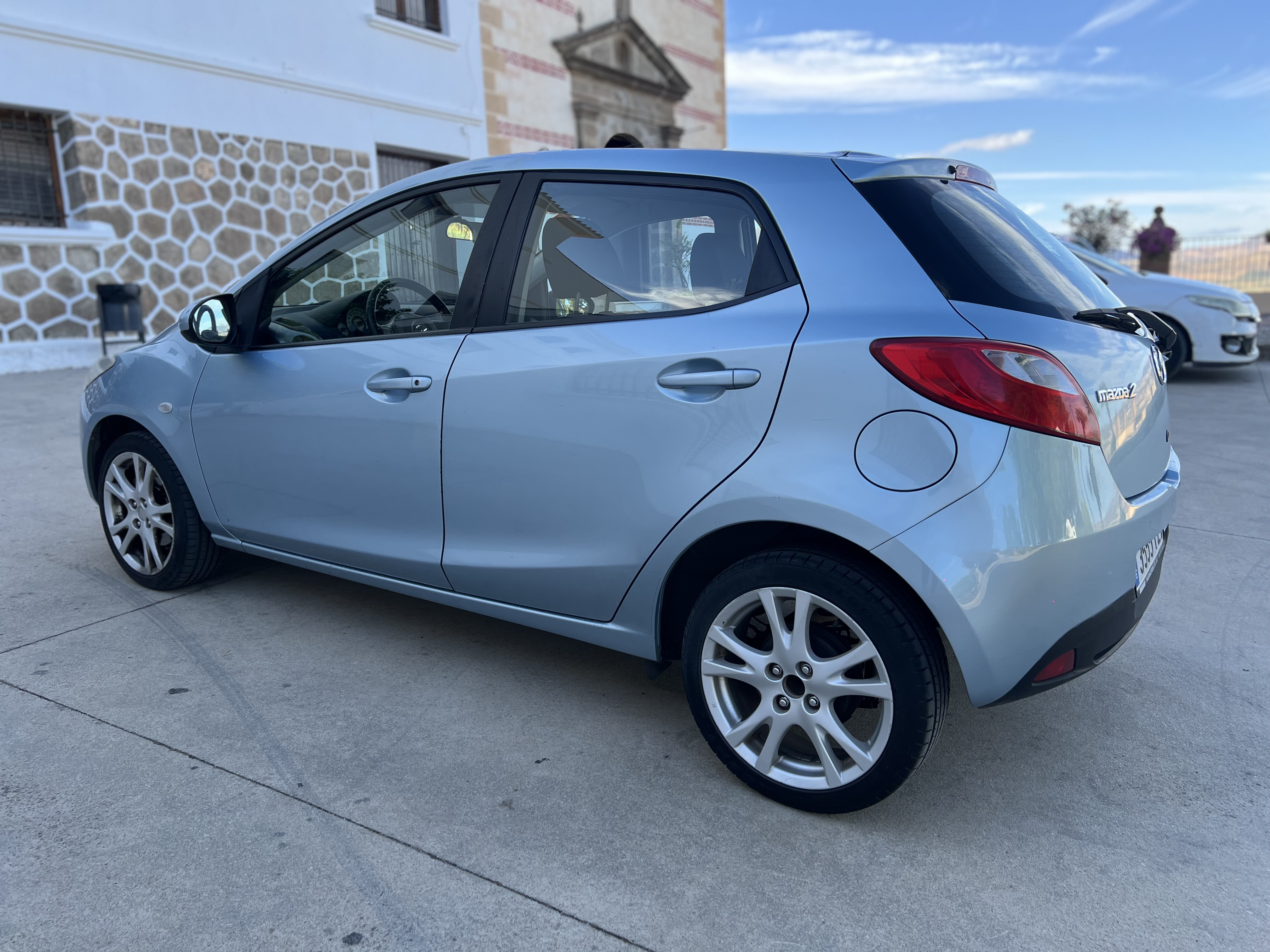 Mazda 2 - Thumbnail 4