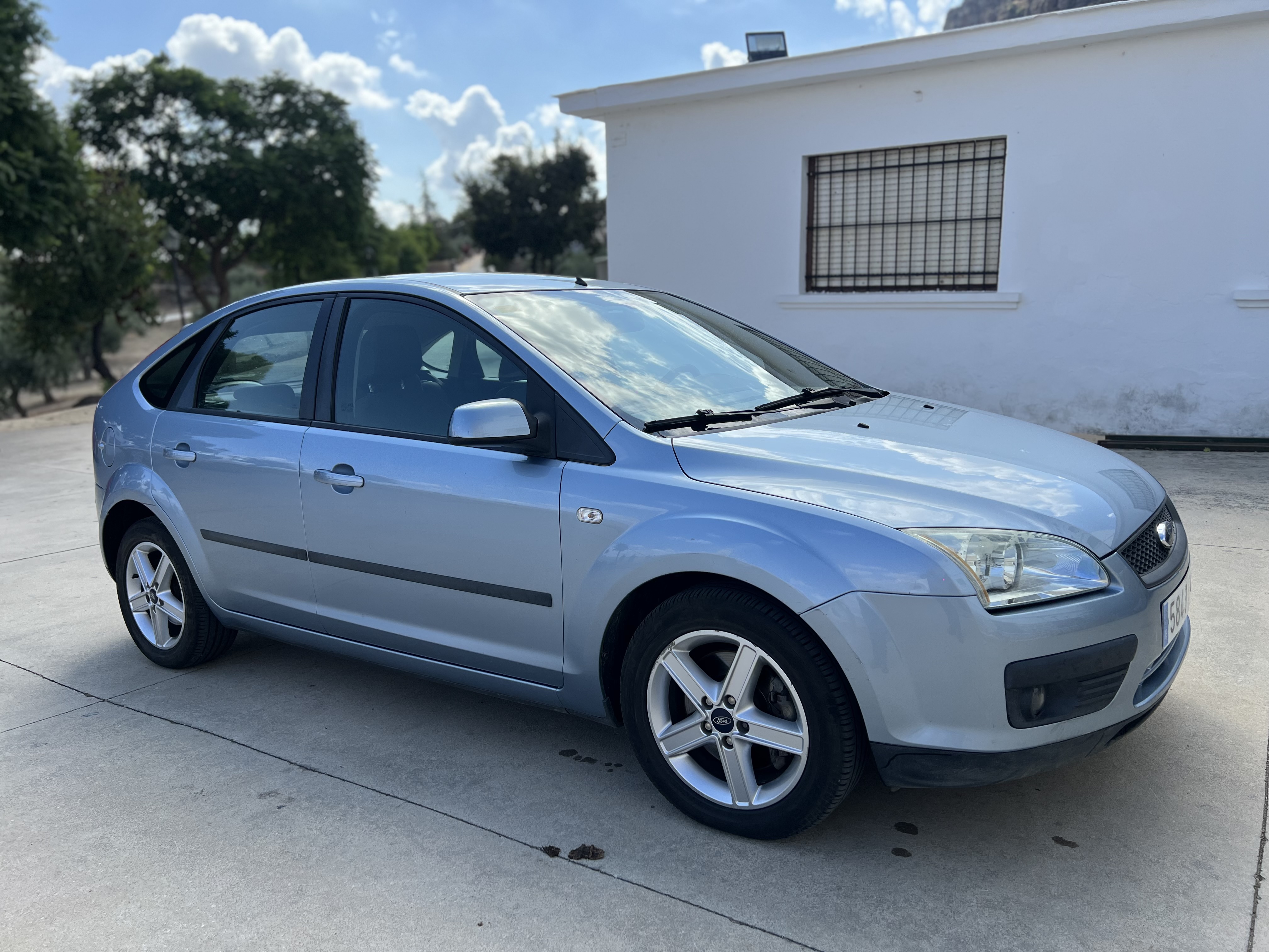 Ford Focus - Thumbnail 3