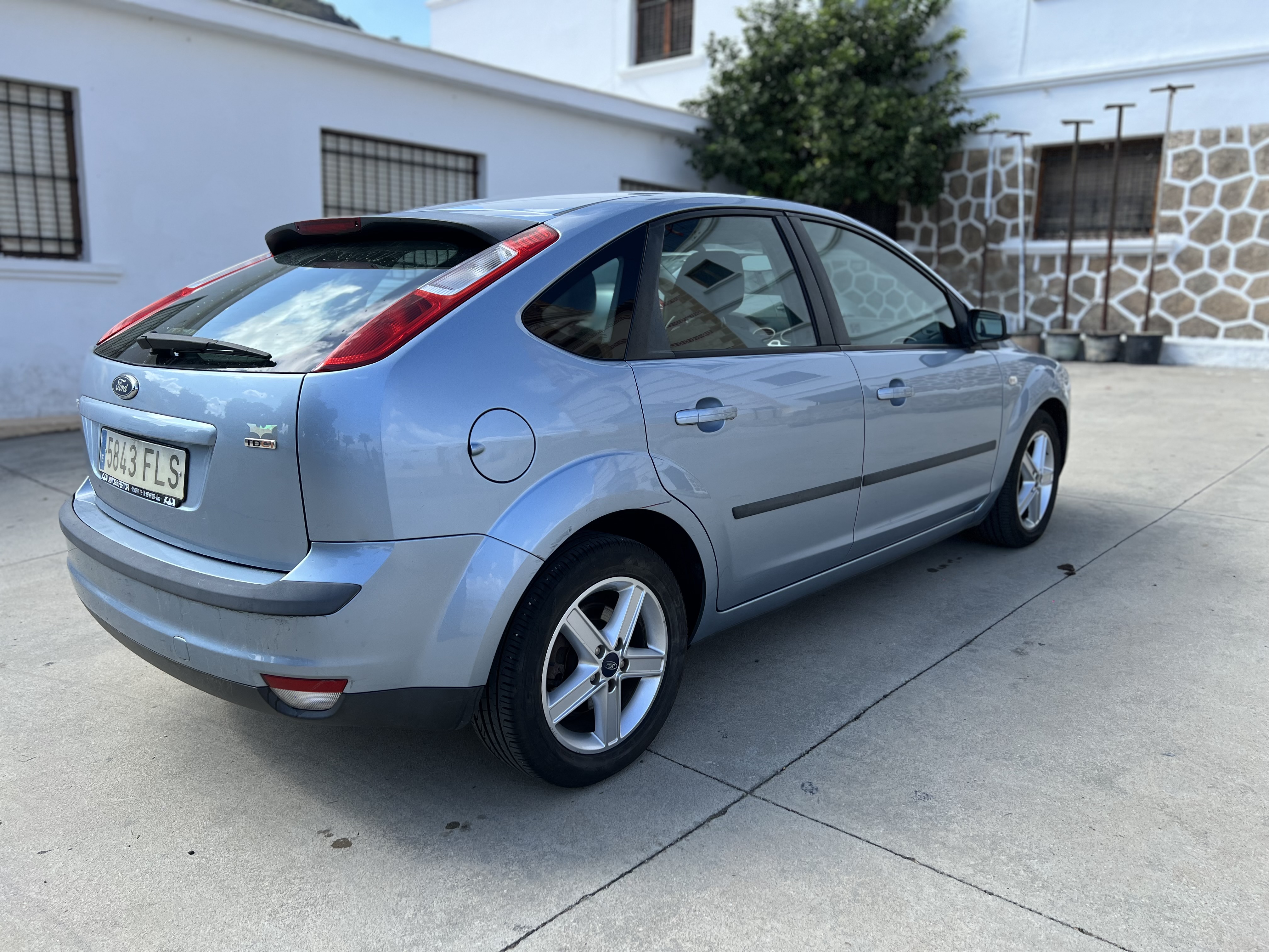 Ford Focus - Thumbnail 4