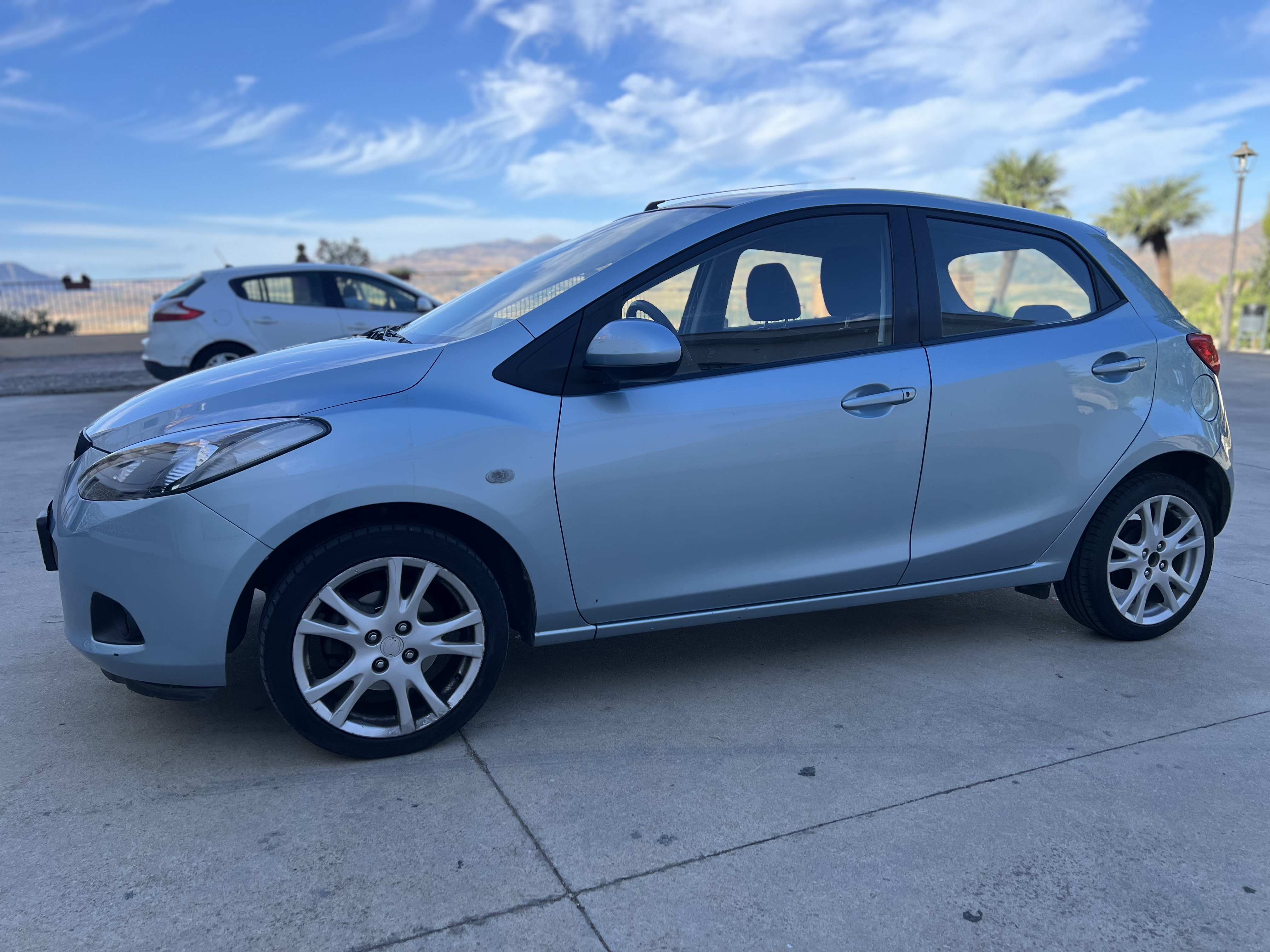 Mazda 2 - Thumbnail 9