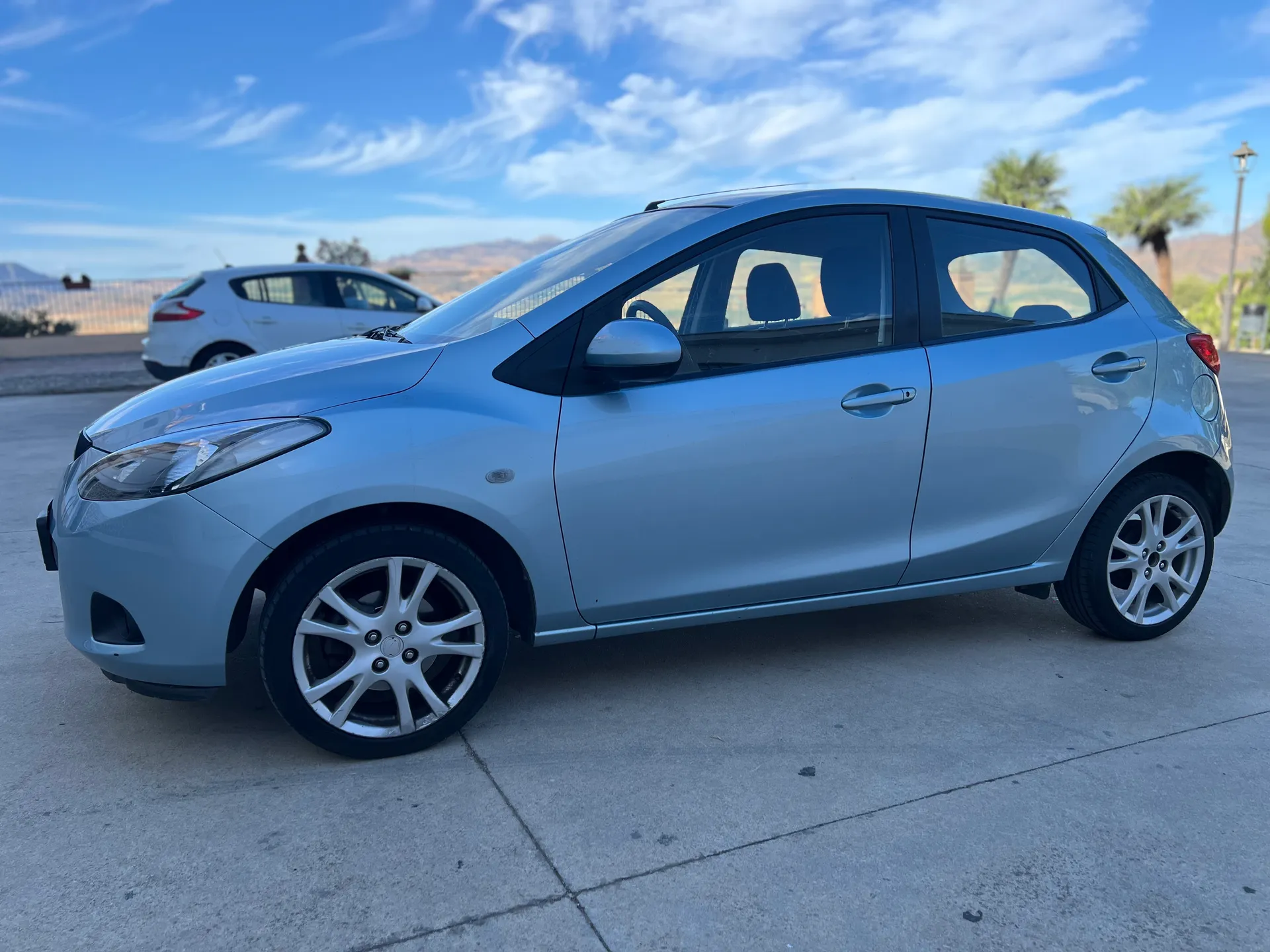 Mazda 2 - Thumbnail 9